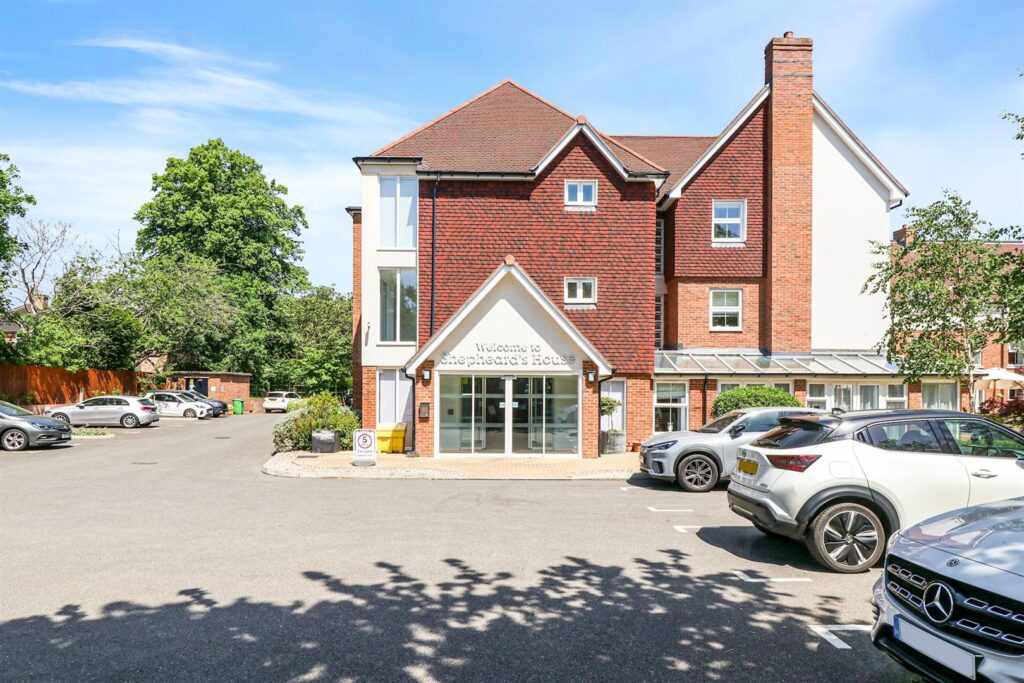 Manor Park Road, Chislehurst, BR7 5FT
