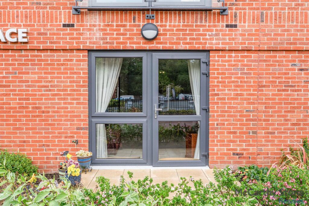 London Road, Bagshot, Surrey, GU19 5HL