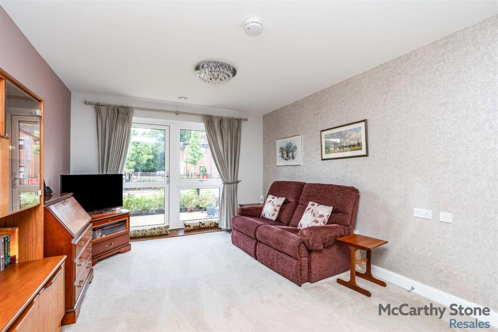 London Road, Bagshot, Surrey, GU19 5HL