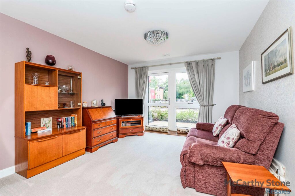 London Road, Bagshot, Surrey, GU19 5HL