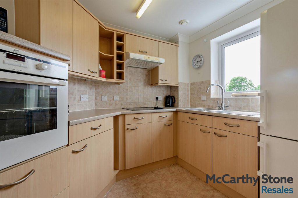 Portman Court, Grange Road, Uckfield, East Sussex, TN22 1FD