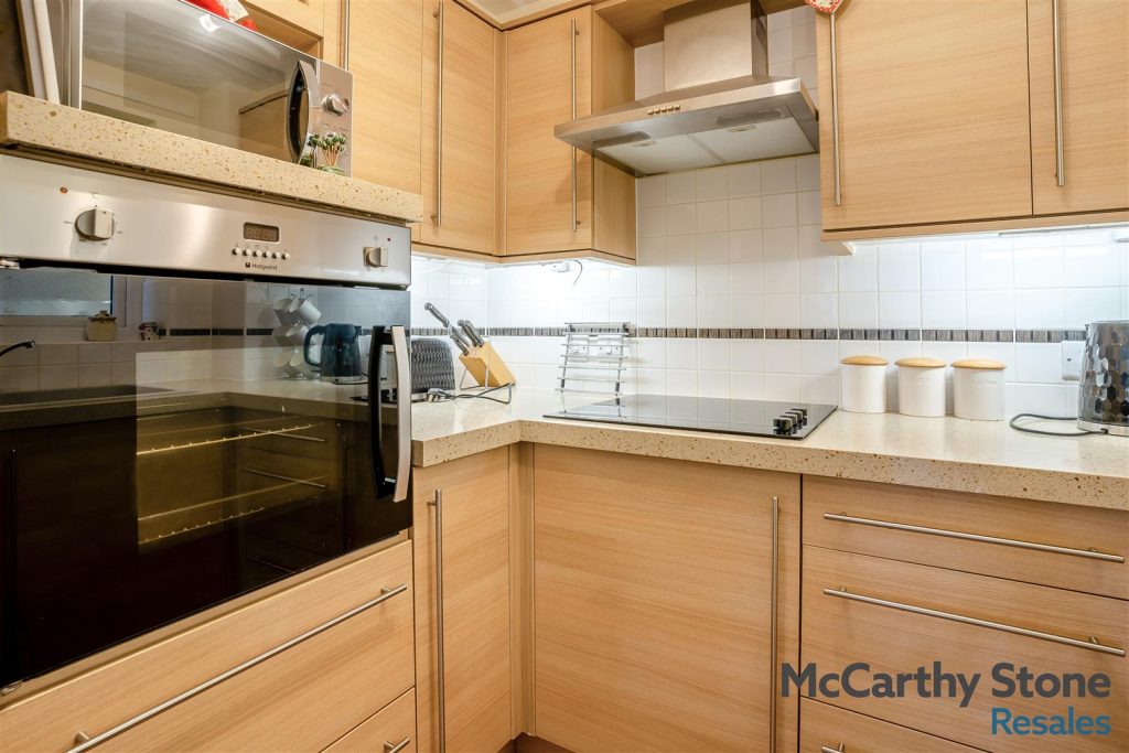 Middleton Court, Picton Avenue, Porthcawl CF36 3BF