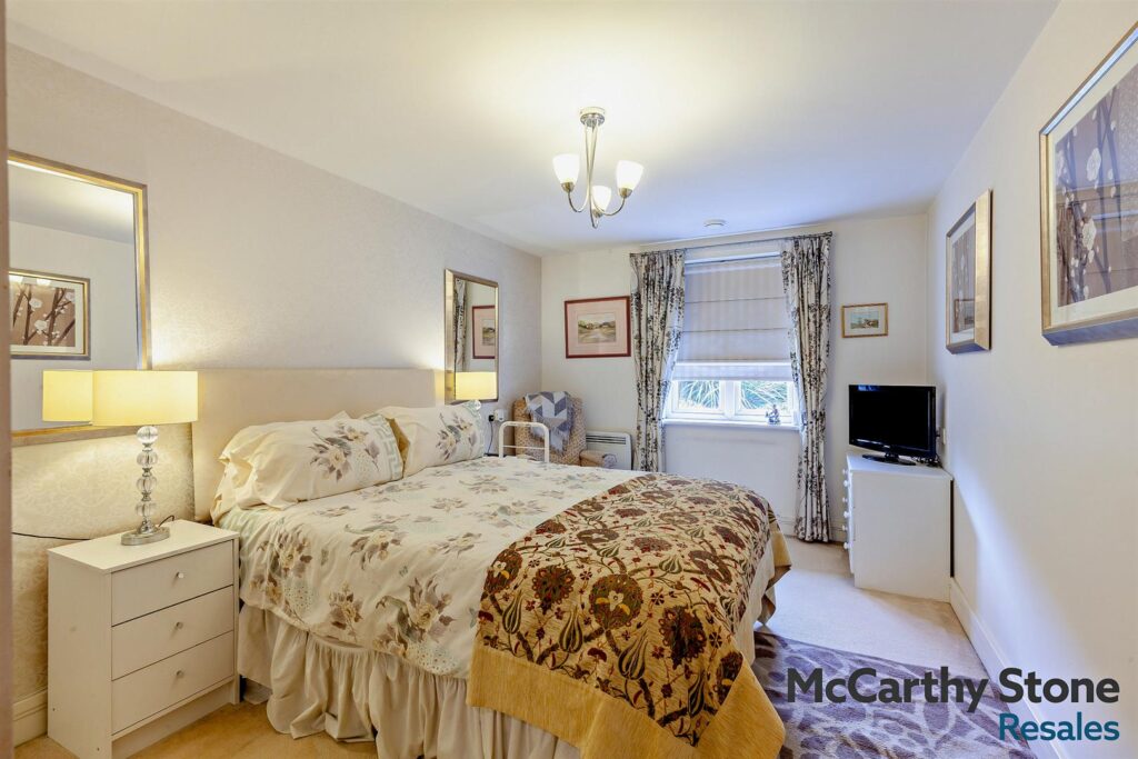 White Hart Lane, Romford, RM7 8LZ