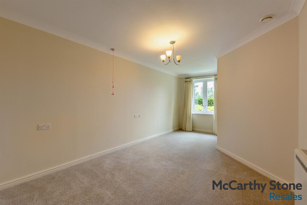 Portman Court, Grange Road, Uckfield, East Sussex,TN22 1FD