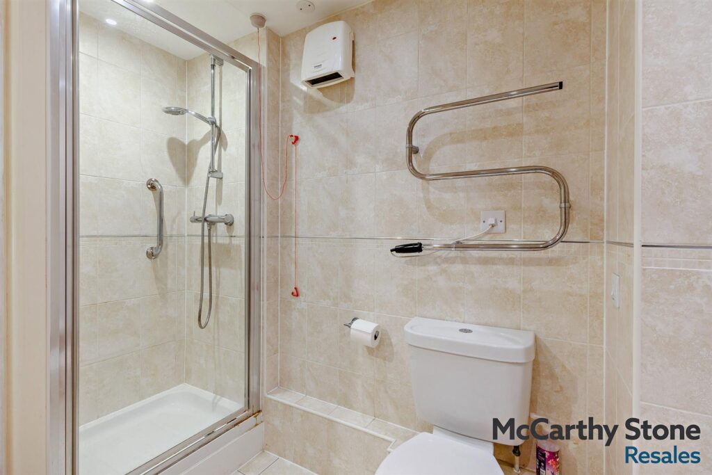 White Hart Lane, Romford, RM7 8LZ