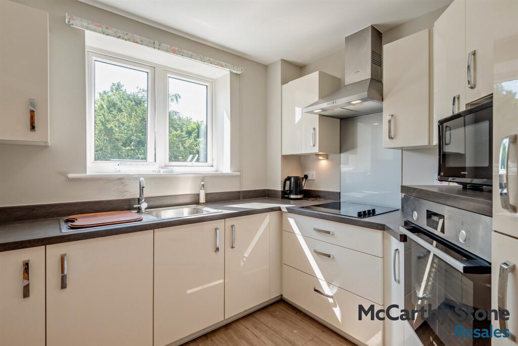 Shackleton Place, Bath Road, Devizes, Wiltshire, SN10 2GZ