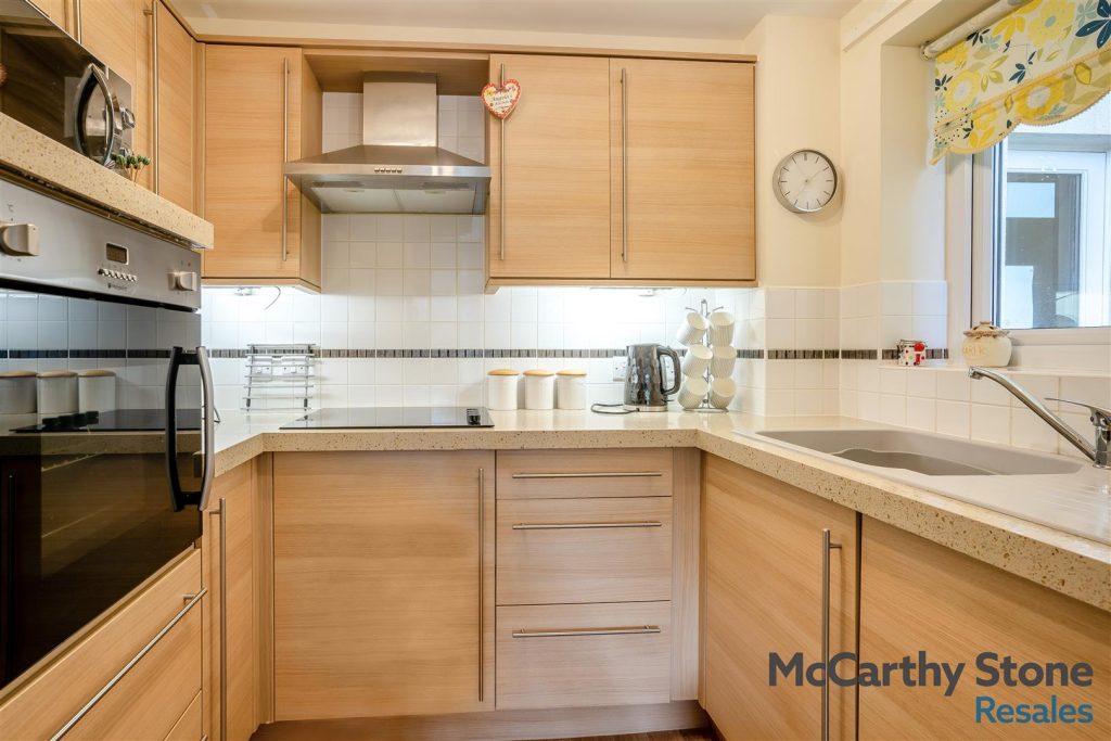 Middleton Court, Picton Avenue, Porthcawl CF36 3BF