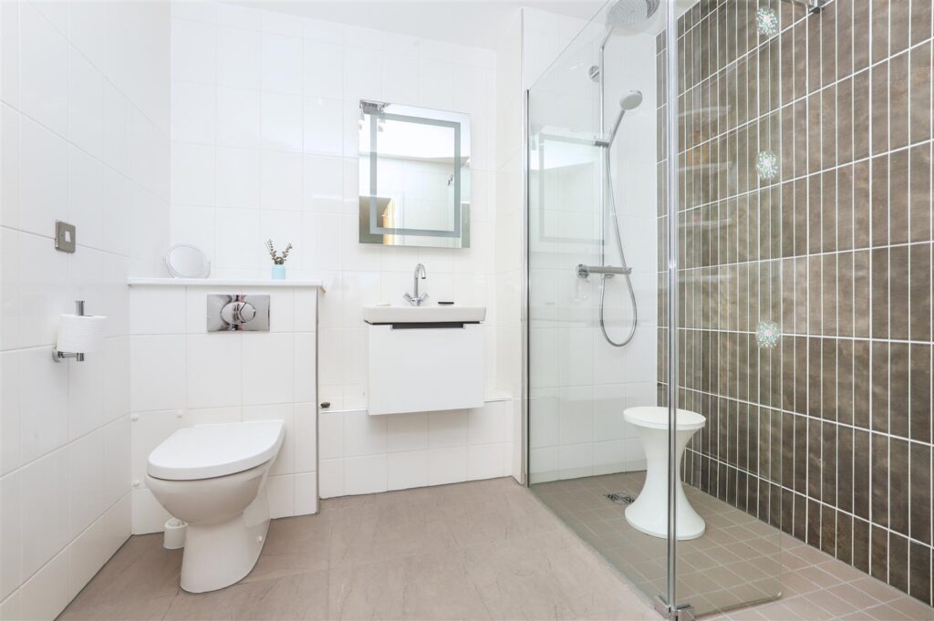 Greenwood Grove East, Stewarton Road, Newton Mearns