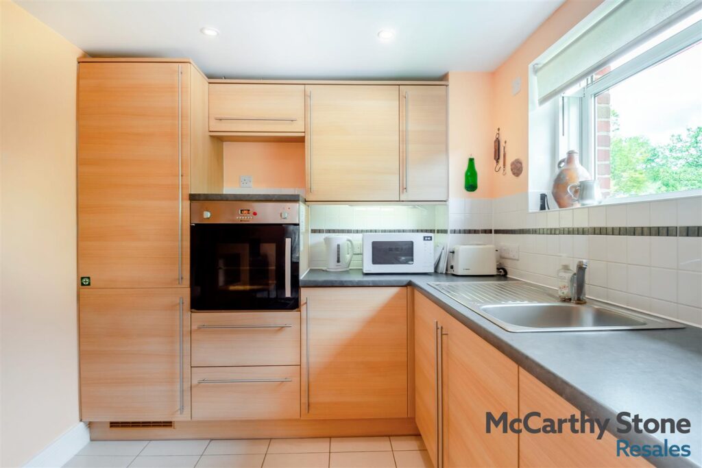 Peel Court, College Way, Welwyn Garden City, Hertfordshire, AL8 6DG