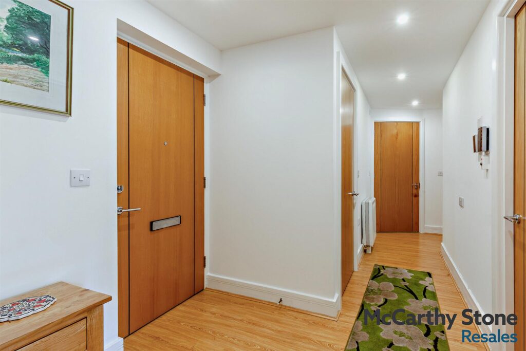 White Hart Lane, Romford, RM7 8LZ