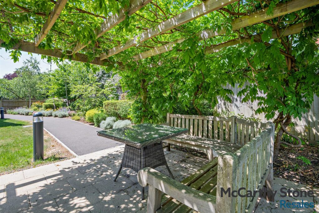 Southborough Gate, Pinewood Gardens, Tunbridge Wells, TN4 0FN