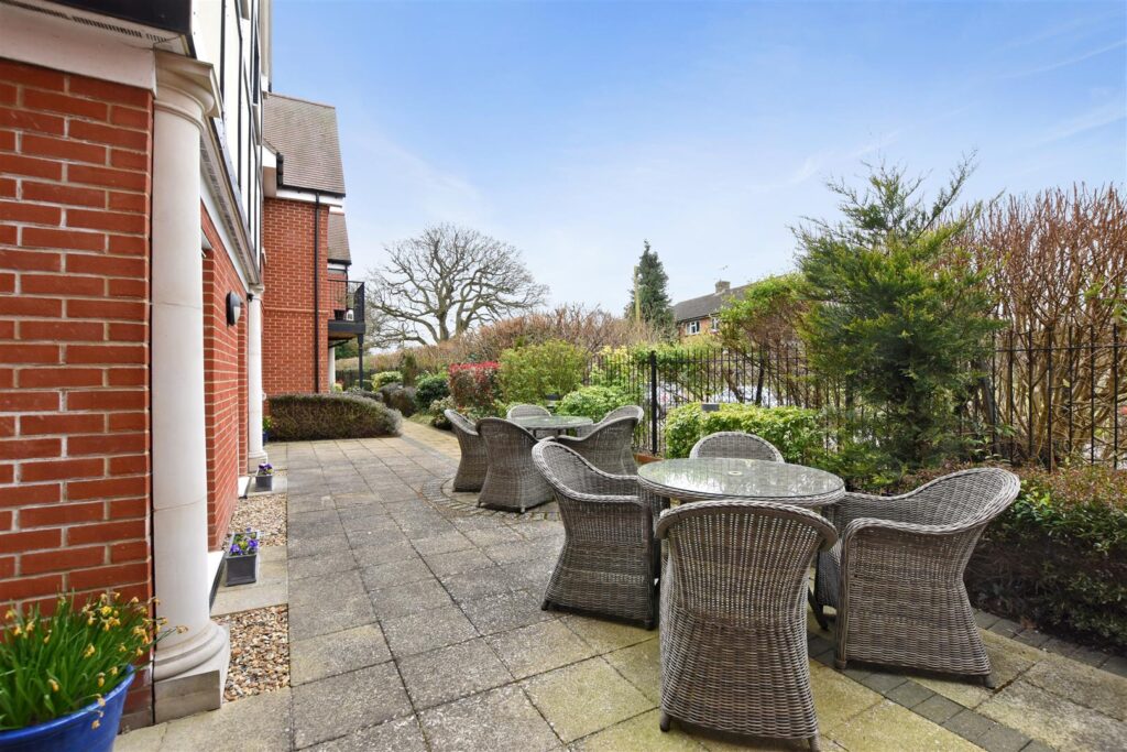 Mountbatten House, Hempstead Road, Hemel Hemp, HP3 0HE