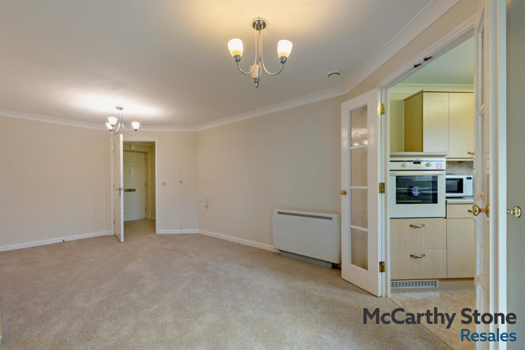 Portman Court, Grange Road, Uckfield, East Sussex,TN22 1FD