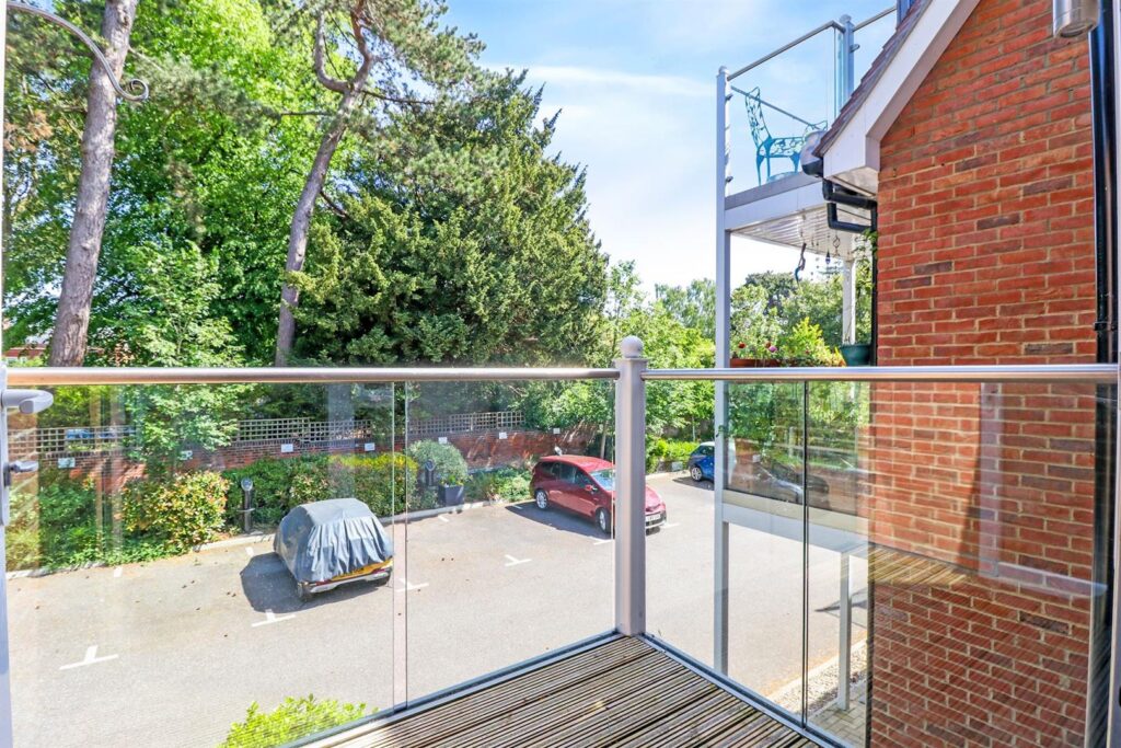 Manor Park Road, Chislehurst, BR7 5FT