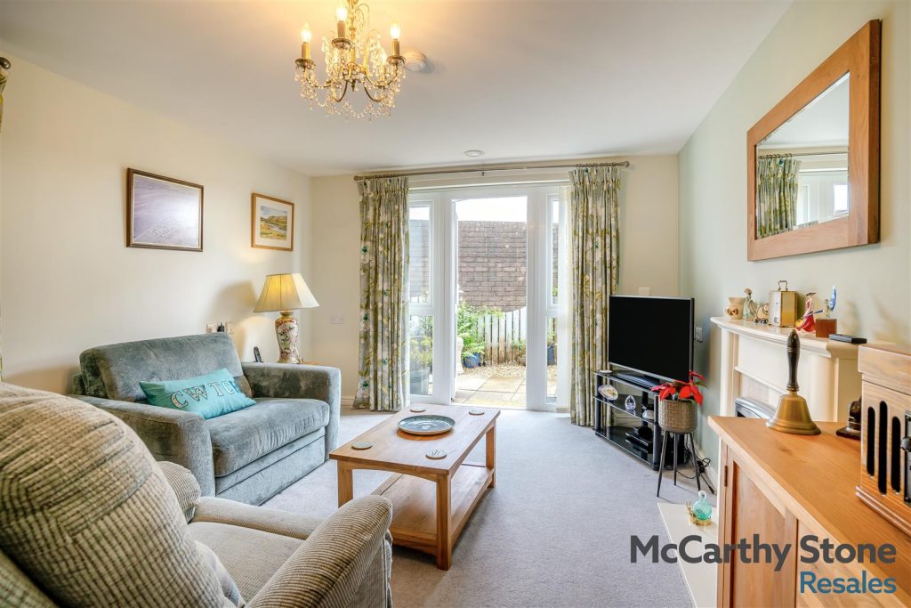 Middleton Court, Picton Avenue, Porthcawl CF36 3BF