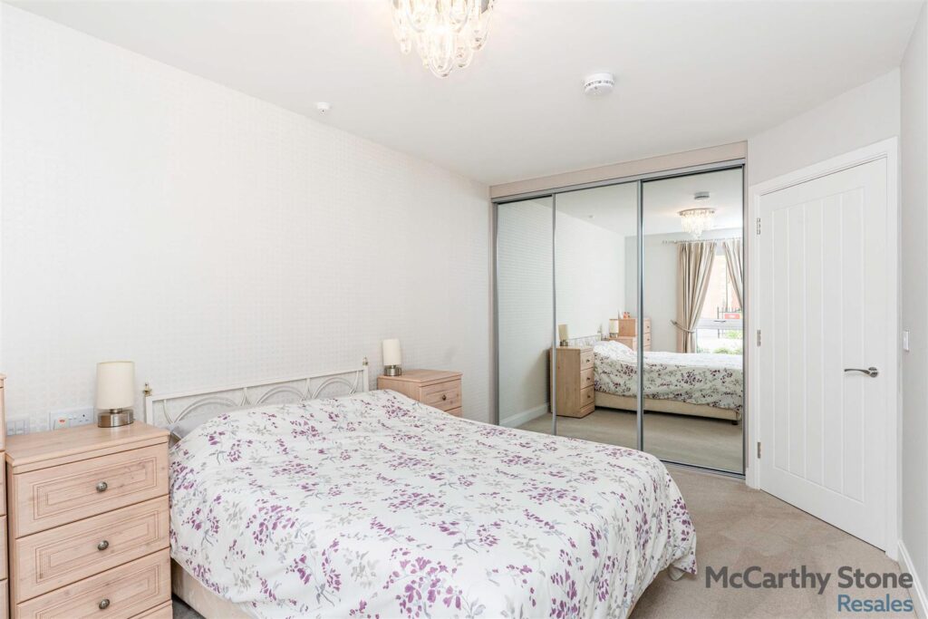 London Road, Bagshot, Surrey, GU19 5HL