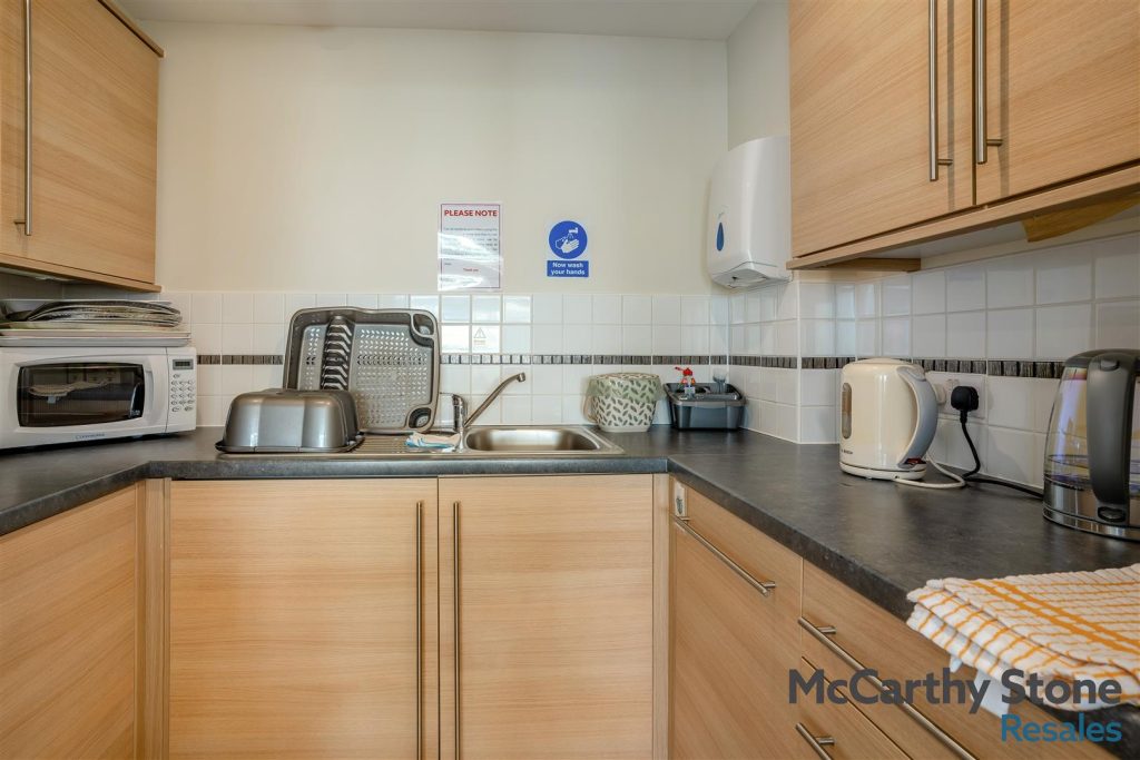 Middleton Court, Picton Avenue, Porthcawl CF36 3BF