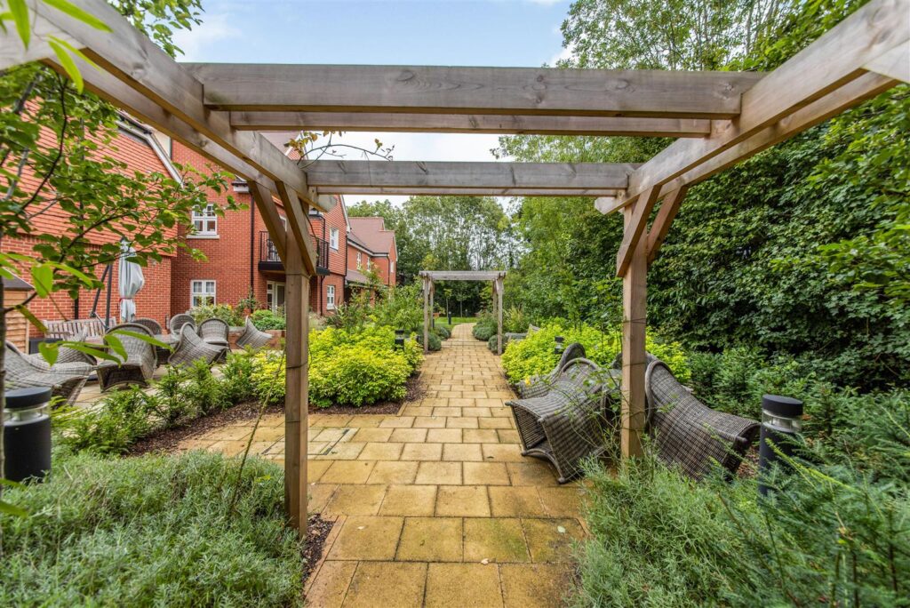 Mountbatten House, Hempstead Road, Hemel Hemp, HP3 0HE