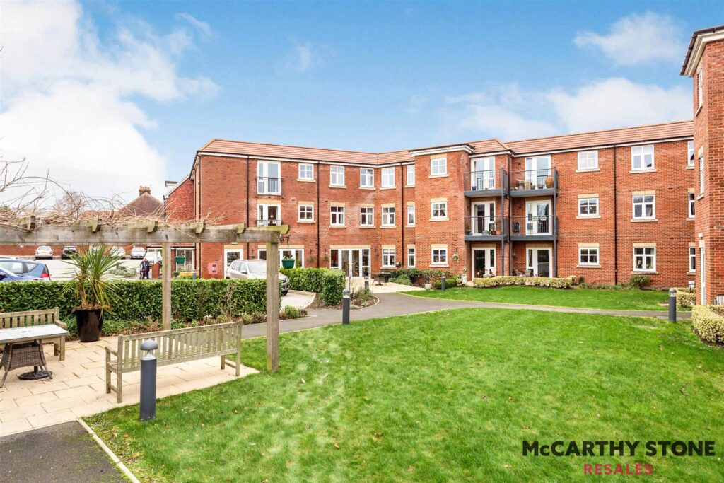 Southborough Gate, Pinewood Gardens, Tunbridge Wells, TN4 0FN