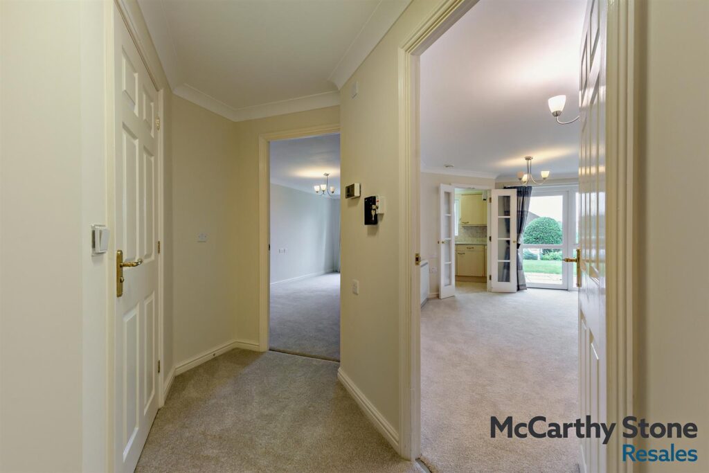 Portman Court, Grange Road, Uckfield, East Sussex,TN22 1FD