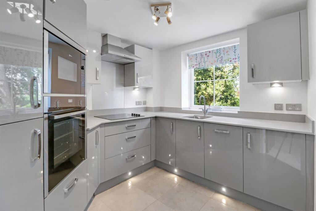 Manor Park Road, Chislehurst, BR7 5FT