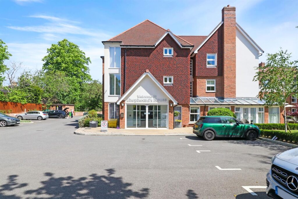 Manor Park Road, Chislehurst, BR7 5FT