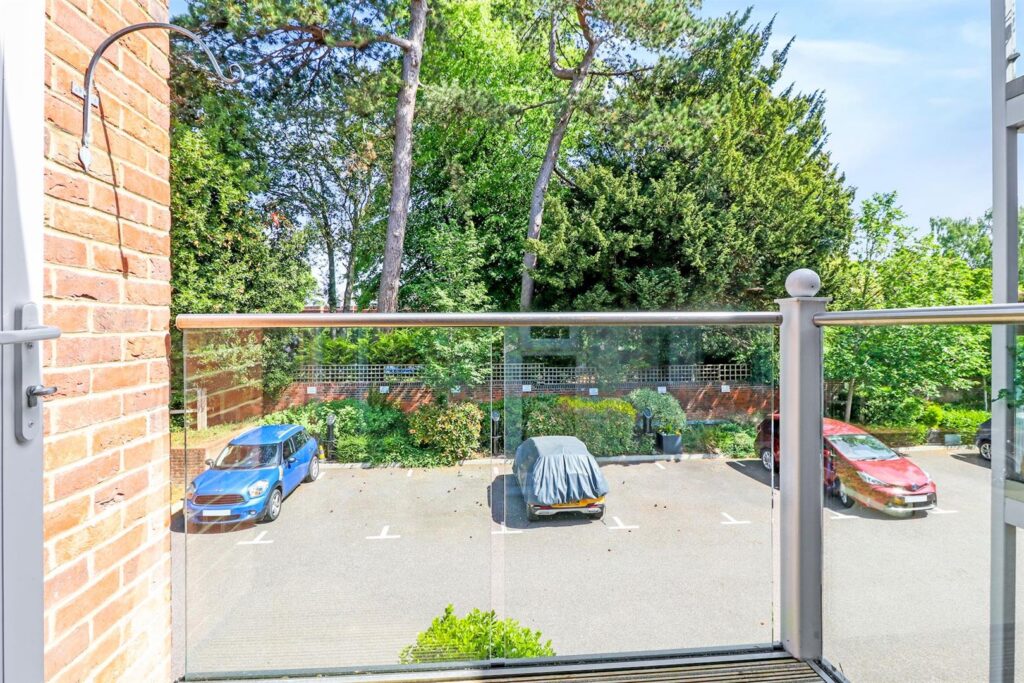Manor Park Road, Chislehurst, BR7 5FT