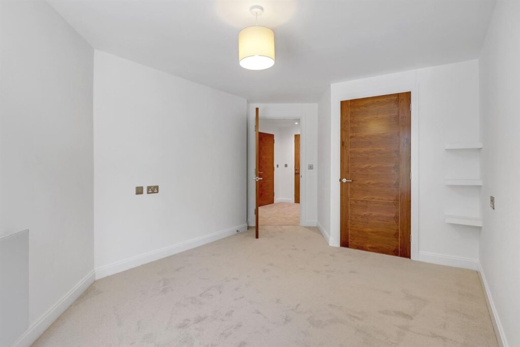 Manor Park Road, Chislehurst, BR7 5FT