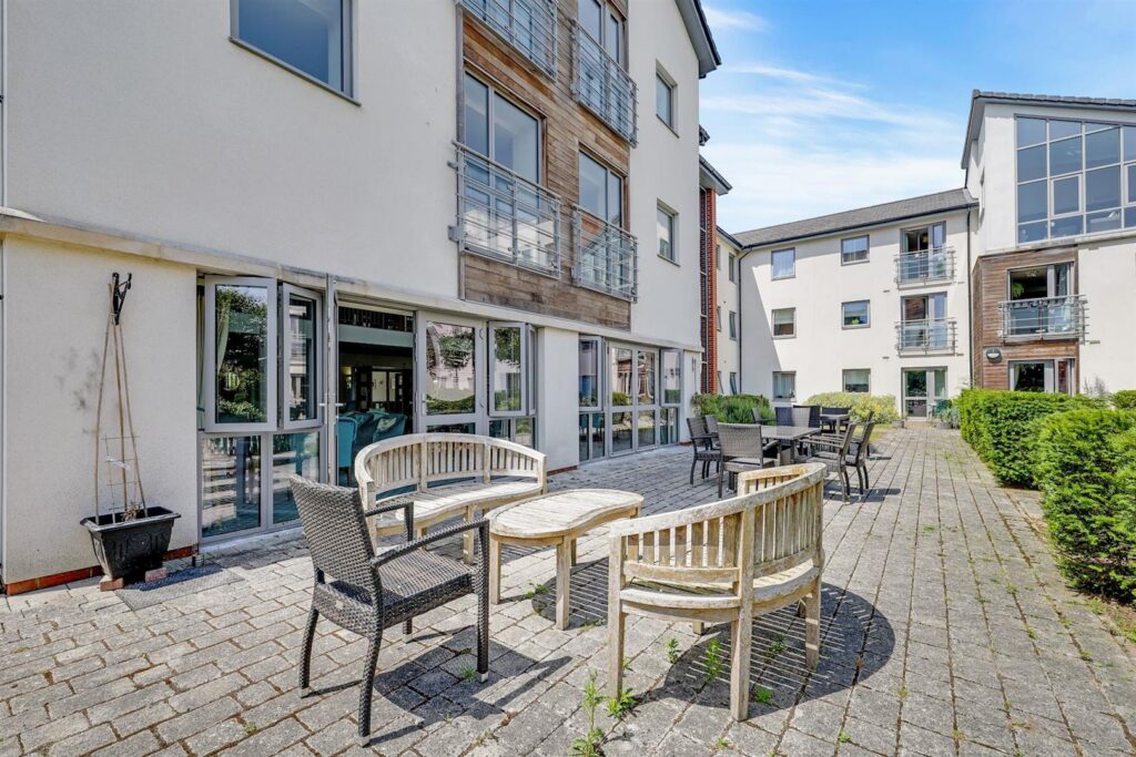 Fleet Road, Fleet, GU51 3FS
