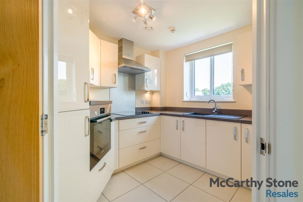 Llys Isan, Ilex Close, Llanishen, Cardiff, CF14 5DZ
