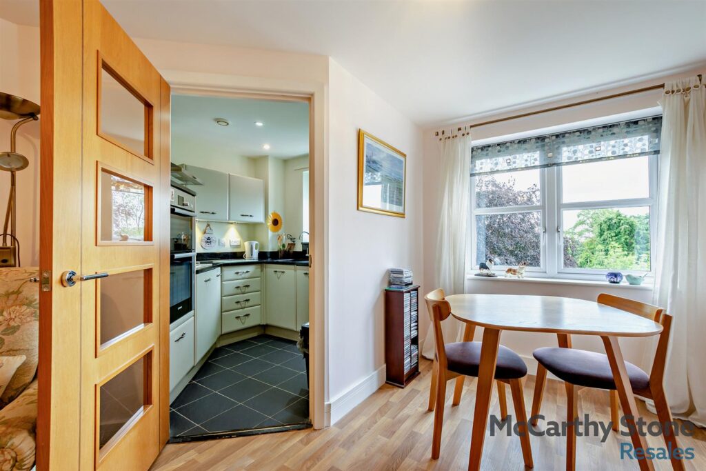 Ridgeway Court, Mutton Hall Hill, Heathfield, East Sussex, TN21 8NB