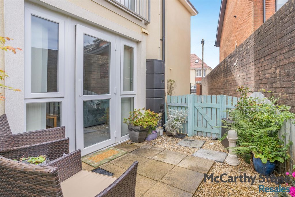 Middleton Court, Picton Avenue, Porthcawl CF36 3BF