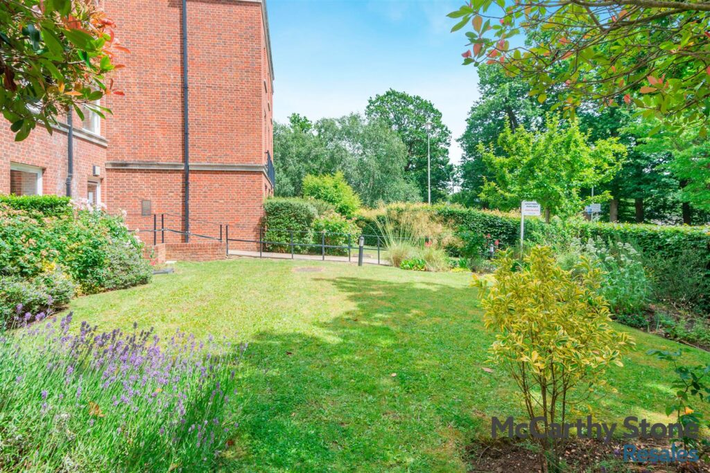 Peel Court, College Way, Welwyn Garden City, Hertfordshire, AL8 6DG