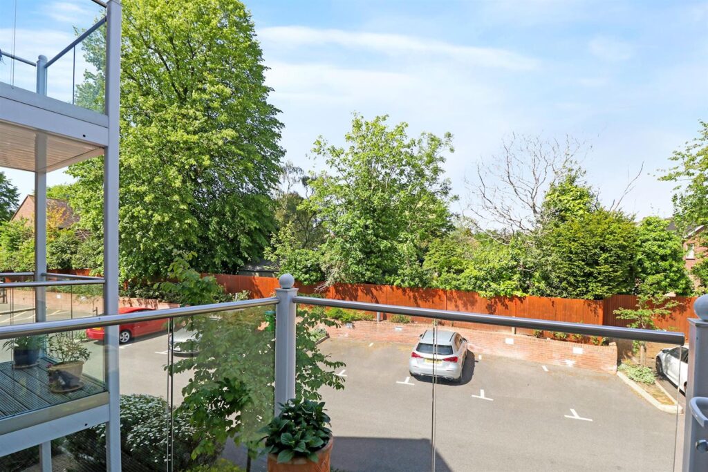 Manor Park Road, Chislehurst, BR7 5FT