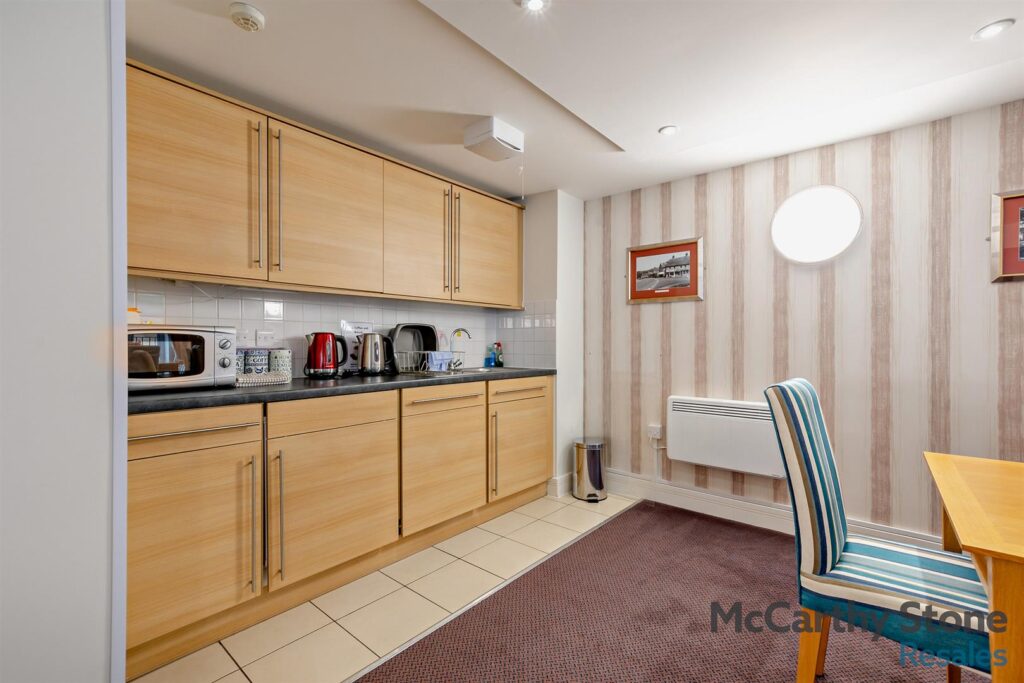 Ridgeway Court, Mutton Hall Hill, Heathfield, East Sussex, TN21 8NB