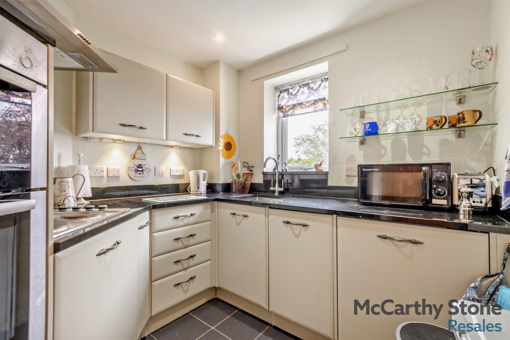 Ridgeway Court, Mutton Hall Hill, Heathfield, East Sussex, TN21 8NB