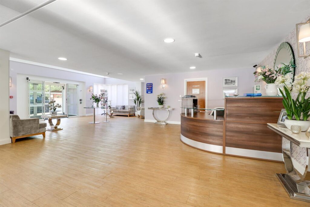 Manor Park Road, Chislehurst, BR7 5FT
