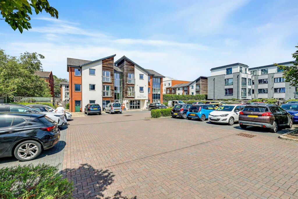 Fleet Road, Fleet, GU51 3FS