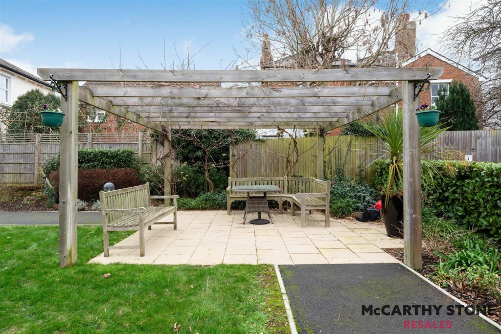 Southborough Gate, Pinewood Gardens, Tunbridge Wells, TN4 0FN