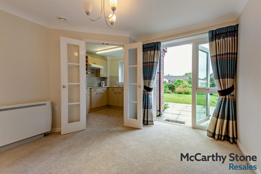 Portman Court, Grange Road, Uckfield, East Sussex,TN22 1FD
