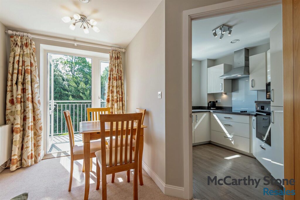 Shackleton Place, Bath Road, Devizes, Wiltshire, SN10 2GZ