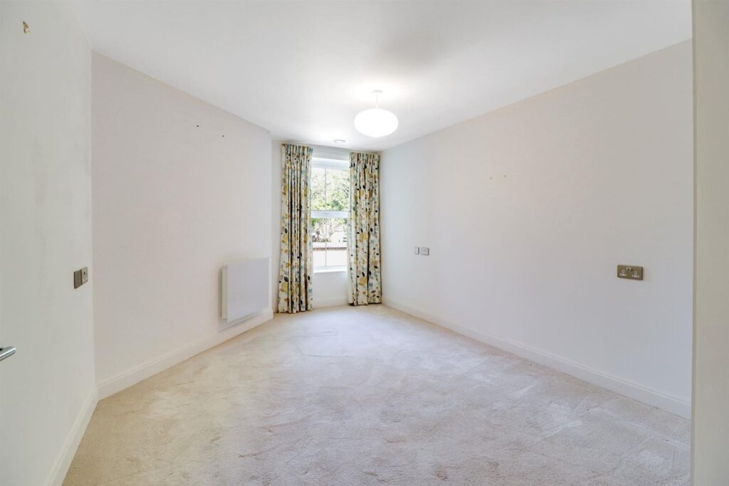 Manor Park Road, Chislehurst, BR7 5FT