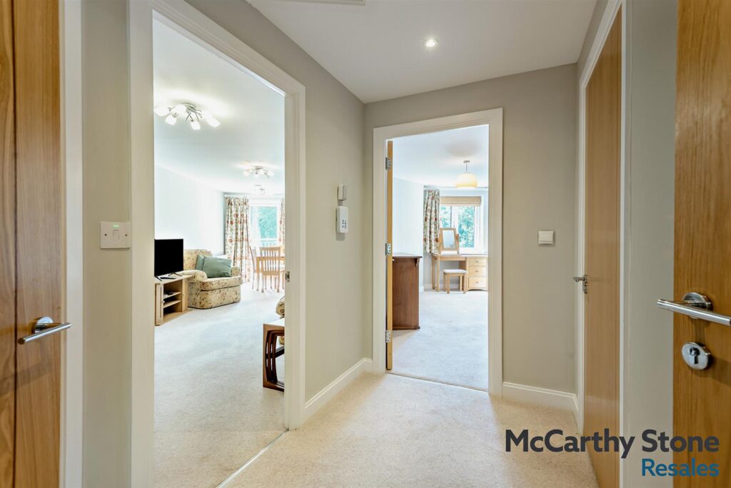 Shackleton Place, Bath Road, Devizes, Wiltshire, SN10 2GZ