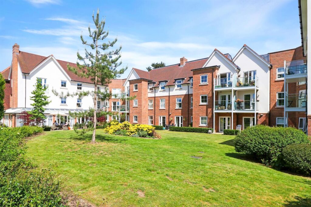 Manor Park Road, Chislehurst, BR7 5FT