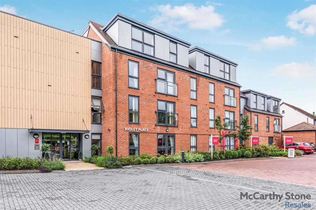 London Road, Bagshot, Surrey, GU19 5HL