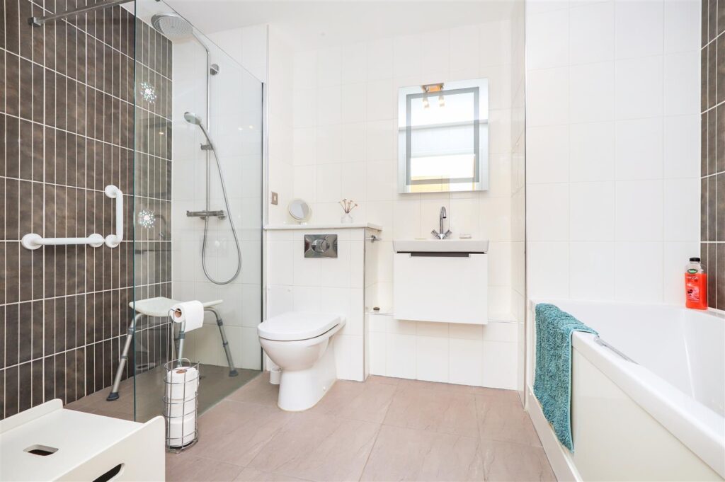 Greenwood Grove East, Stewarton Road, Newton Mearns
