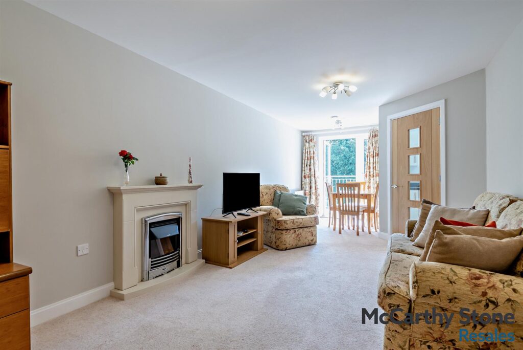 Shackleton Place, Bath Road, Devizes, Wiltshire, SN10 2GZ