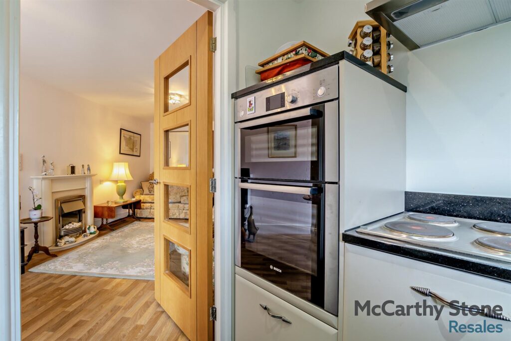 Ridgeway Court, Mutton Hall Hill, Heathfield, East Sussex, TN21 8NB
