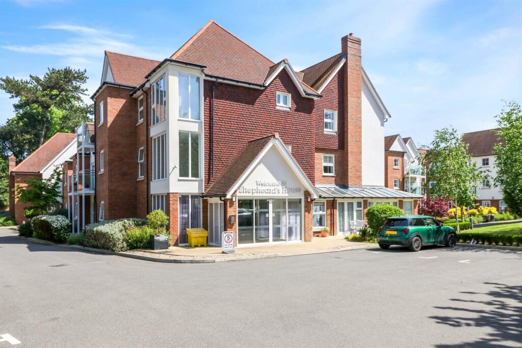 Manor Park Road, Chislehurst, BR7 5FT