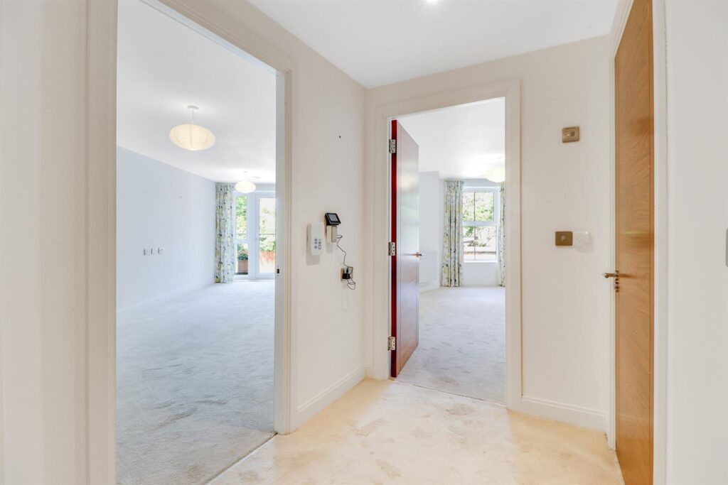 Manor Park Road, Chislehurst, BR7 5FT